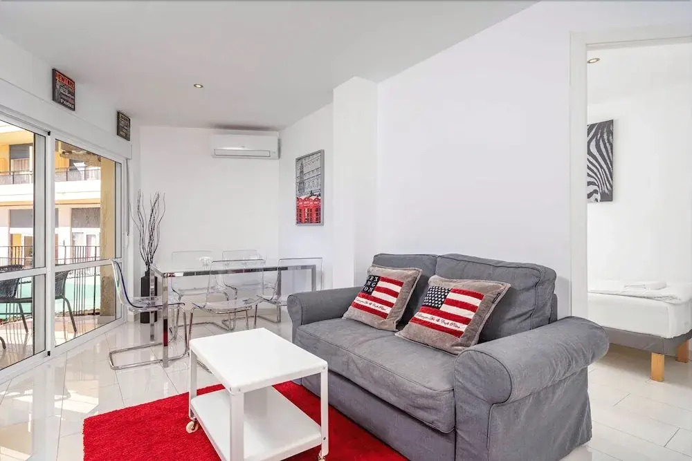 Lovely Beachfront Apartment Ref 88