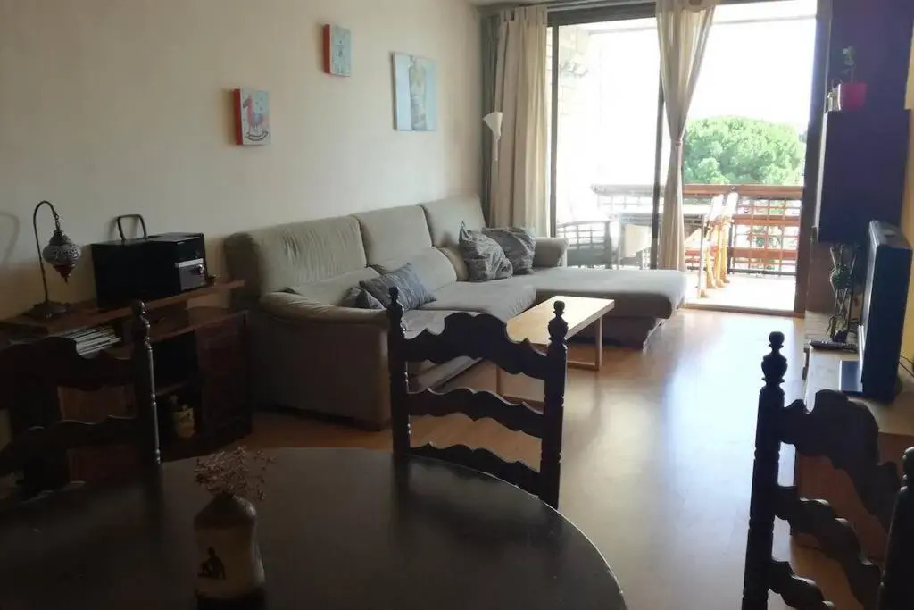Apartament a Roses. Terrassa i piscina comunitaria