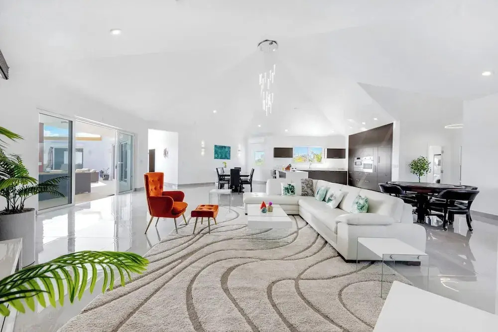 4-bed Villa, Pool, Parking