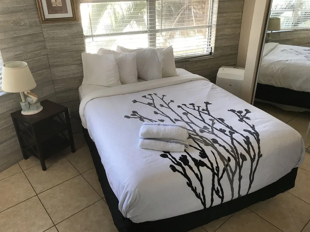 Schooner Hotel