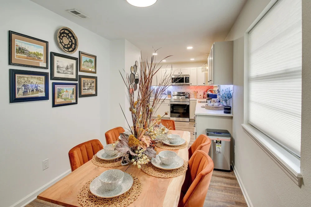 3 Mi to Dtwn Hot Springs: Modern Condo!