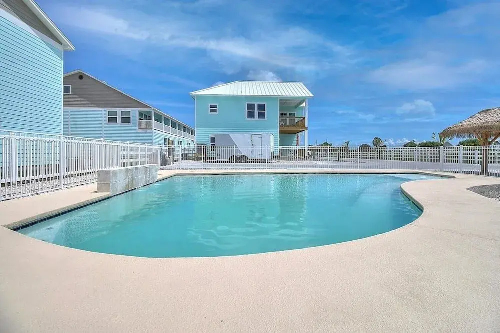 Little Fishin' Shack 3 Bedroom Home by Redawning