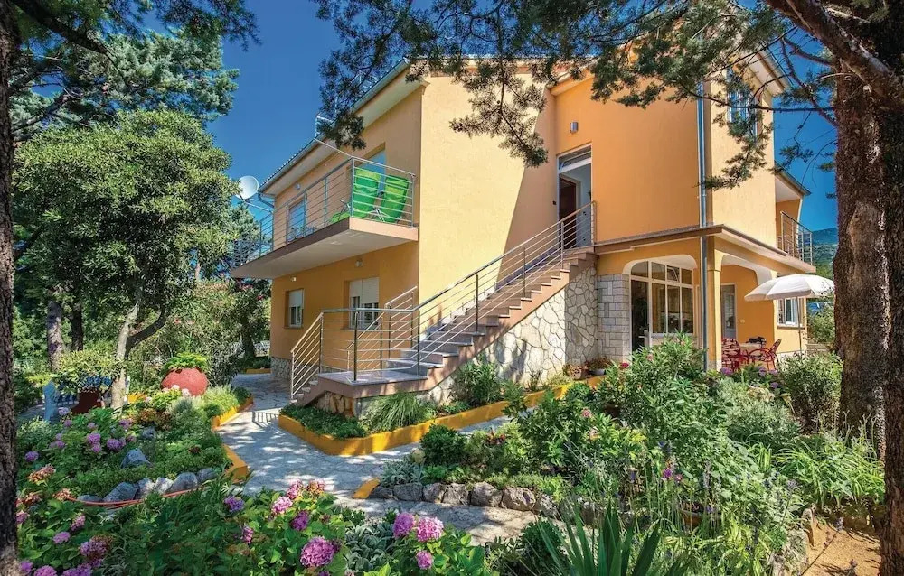 Awesome Apartment in Jadranovo With 2 Bedrooms and Wifi