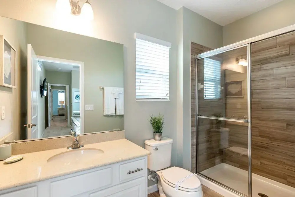 Lake Views, Private Pool & Spa, Games Room..