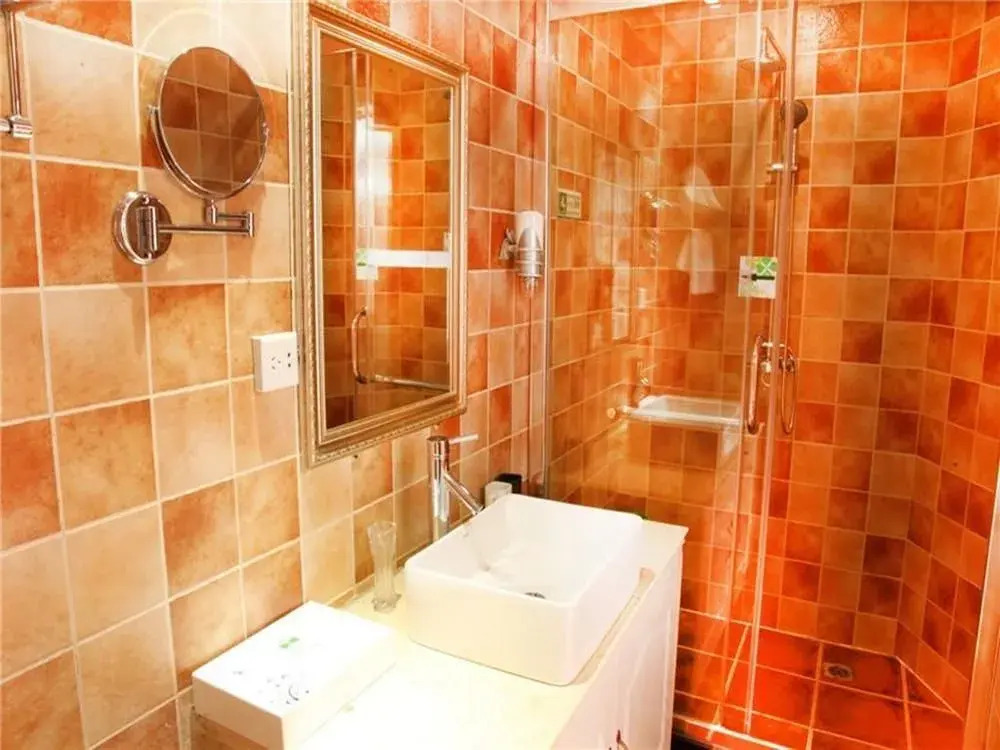 To Youth Themed Hotel