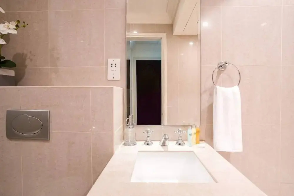 Secluded Apartment in the Heart of Downtown
