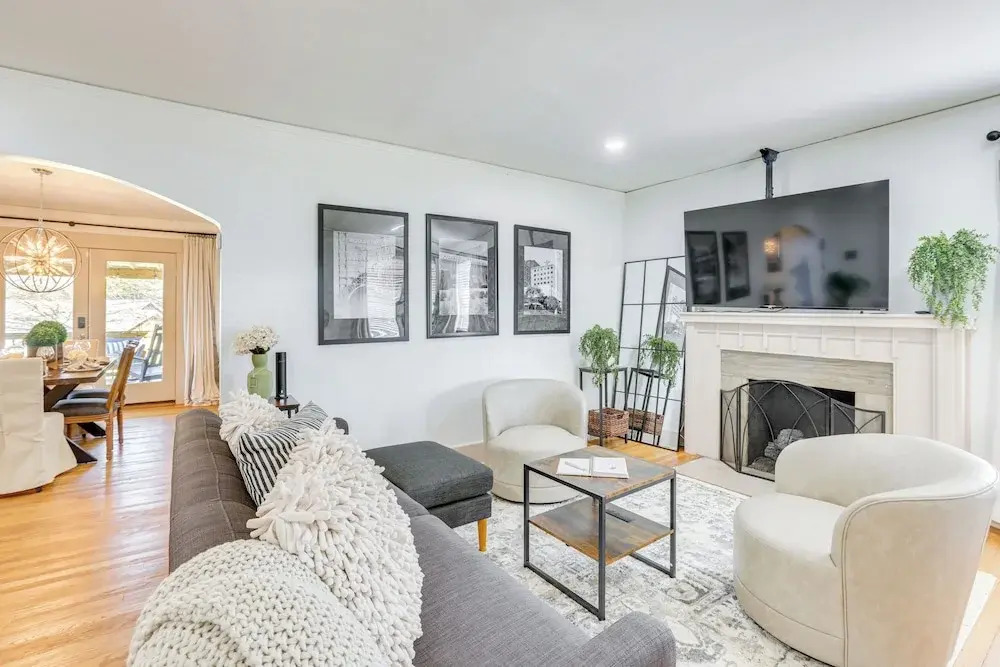 Walk to Amphitheater & Stadium: Home w/ Deck!
