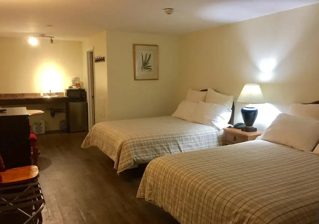Lakeside Inn