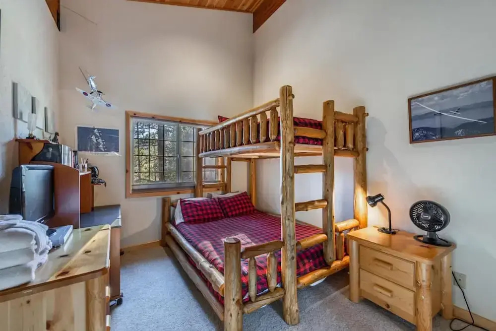 Wolf s Lair by Avantstay Swiss Chalet w Private Hot Tub Access to Northstar Resort Community