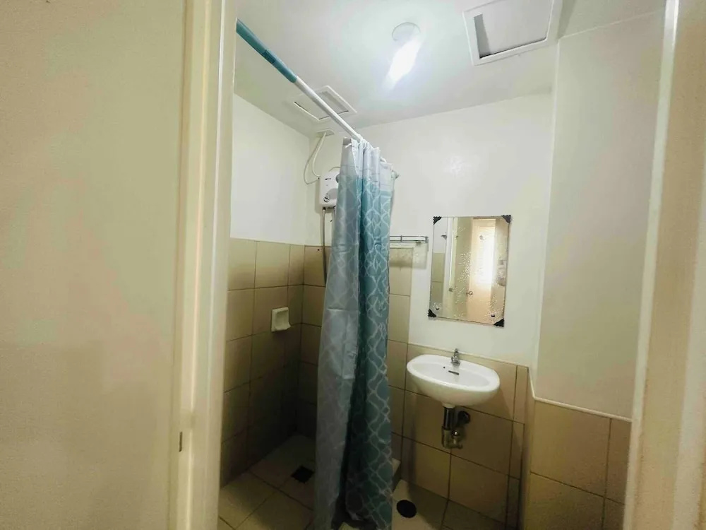 Spacious Central Davao City Getaway - Spacious Apartment With Shared Pool