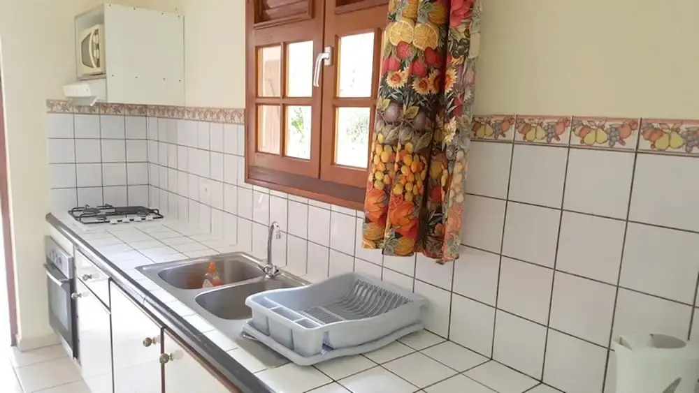 House with 3 Bedrooms in Deshaies, with Enclosed Garden And Wifi - 1 Km From the Beach