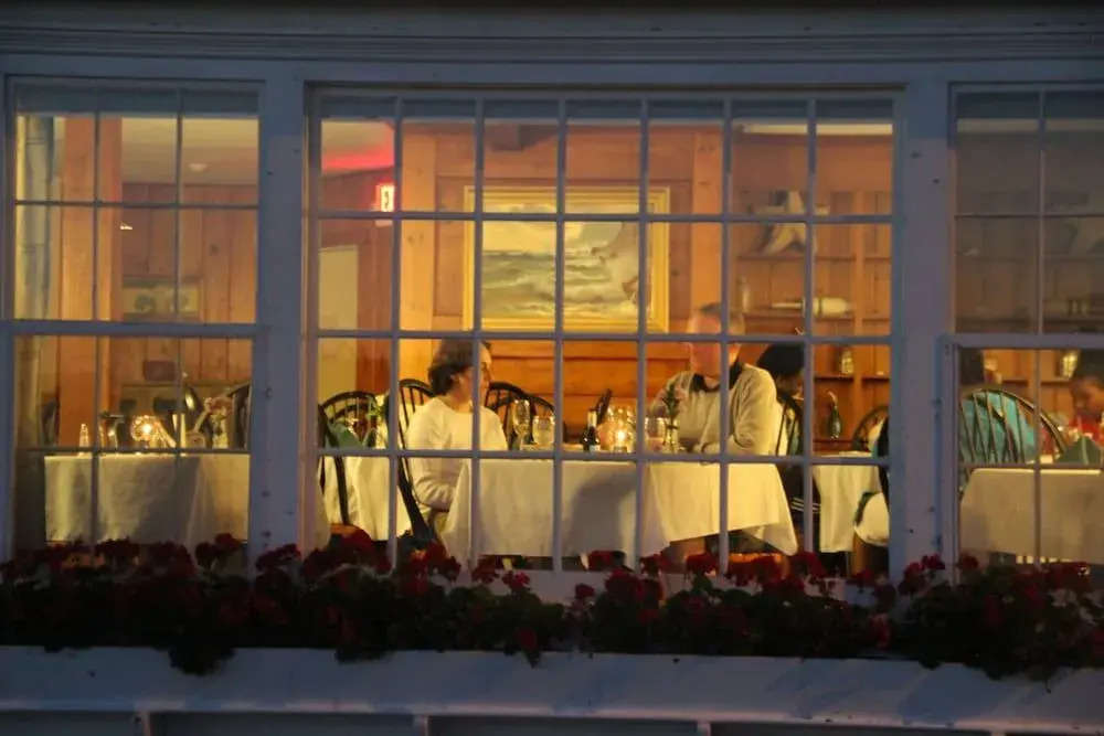Bluebird Ocean Point Inn