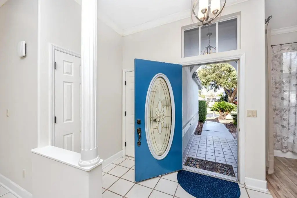Palm Harbor Paradise - Spacious Home In Quiet Neighborhood with Heated Pool, Billiard Room, Hot Tub
