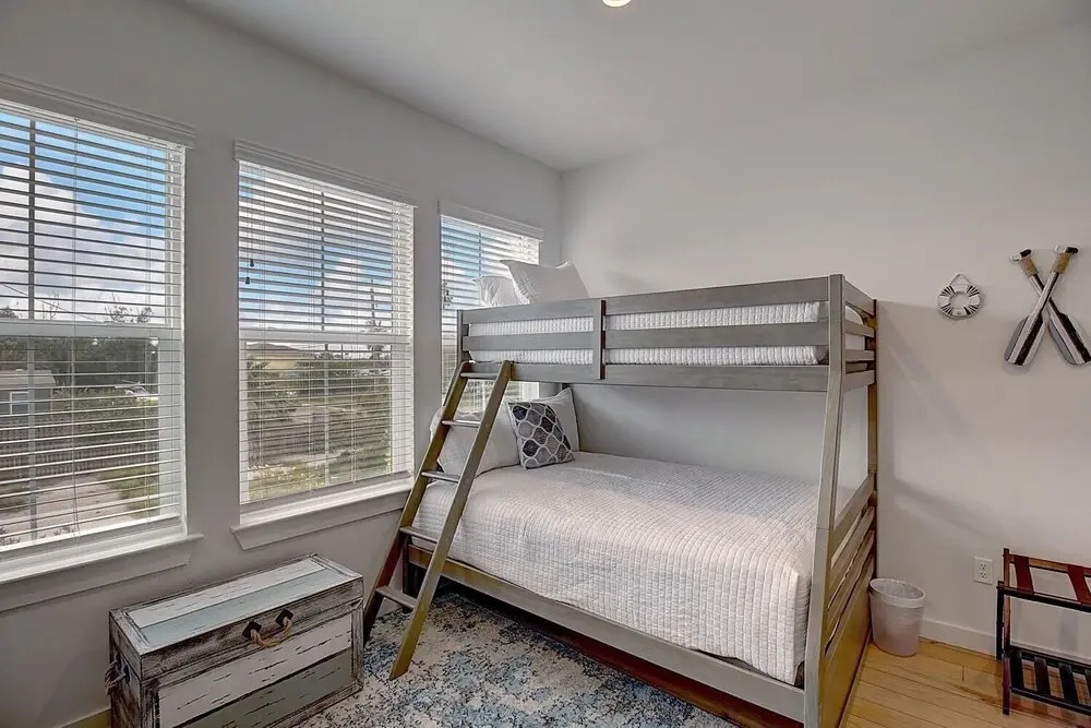 The Sassy Crab 3 Bedroom Cottage by Redawning