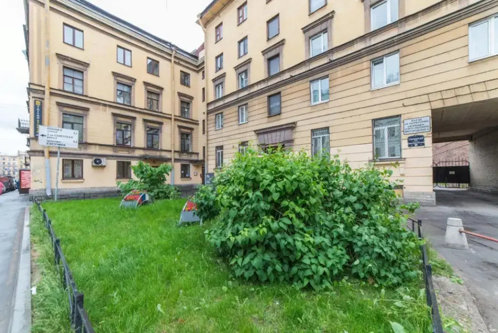 В центре на улице Гончарная 21