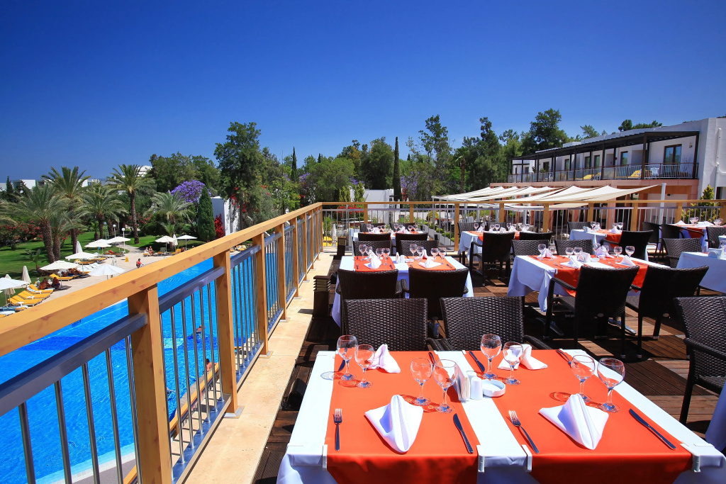 DoubleTree by Hilton Bodrum Isil Club Ultra All-Inclusive Resort