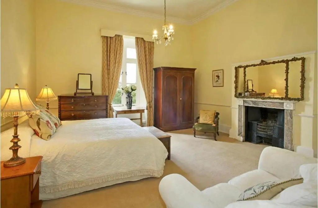 Newcourt Manor
