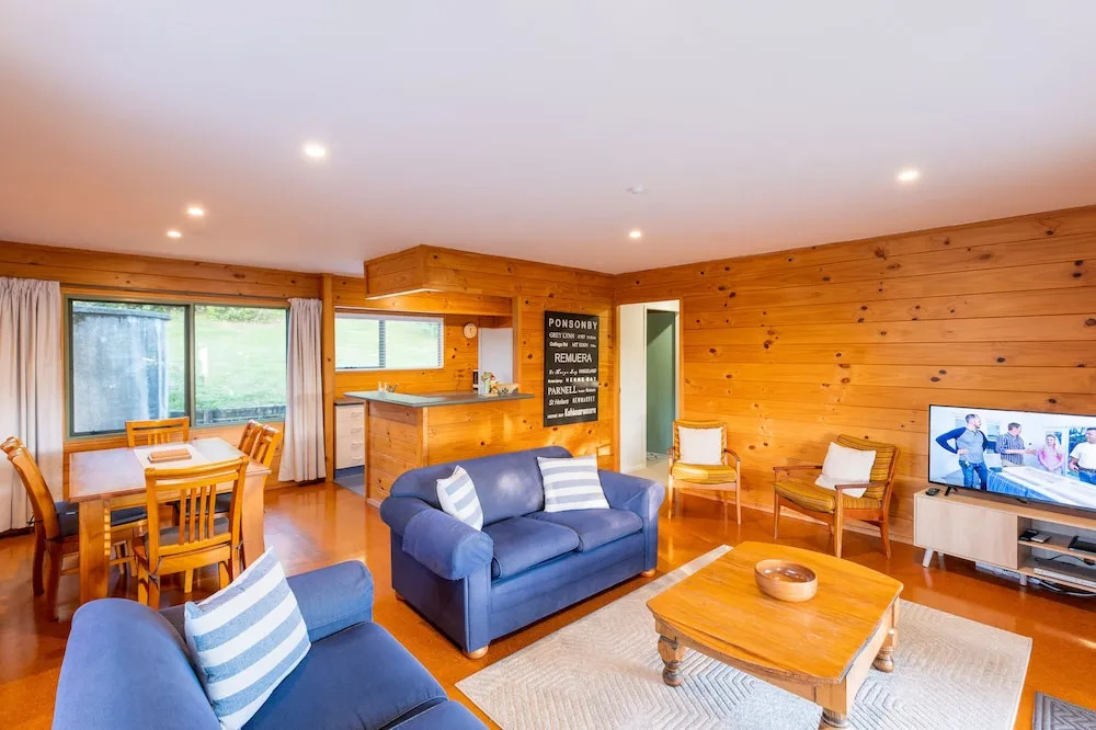 Moa Cottage - Central Oneroa Village