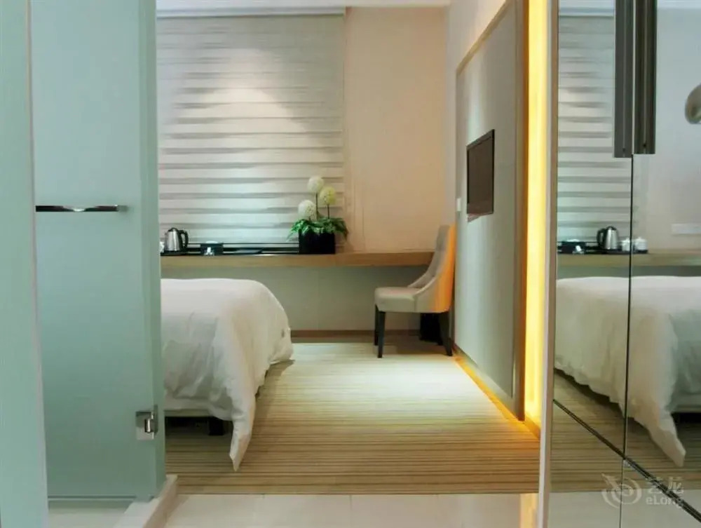 Wuhan Yuntai 6 Plus 1 Hotel