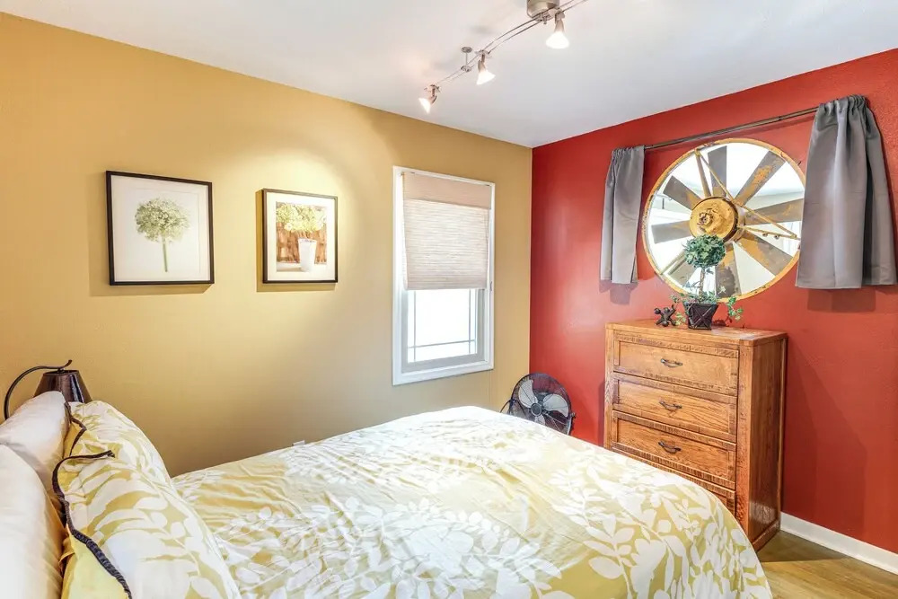 Mountain Views: Walkable Lava Hot Springs Home!