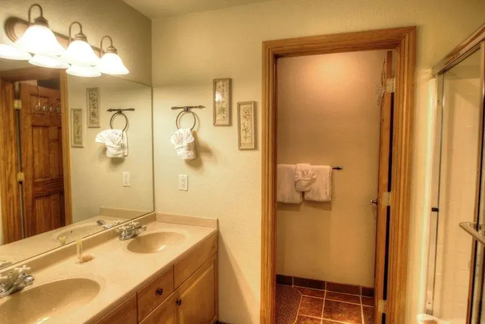 5949 Hidden River Lodge 3 Bedroom Condo by RedAwning