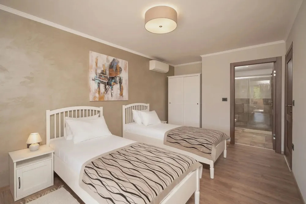 Lulu in Dobrinj With 4 Bedrooms and 4 Bathrooms