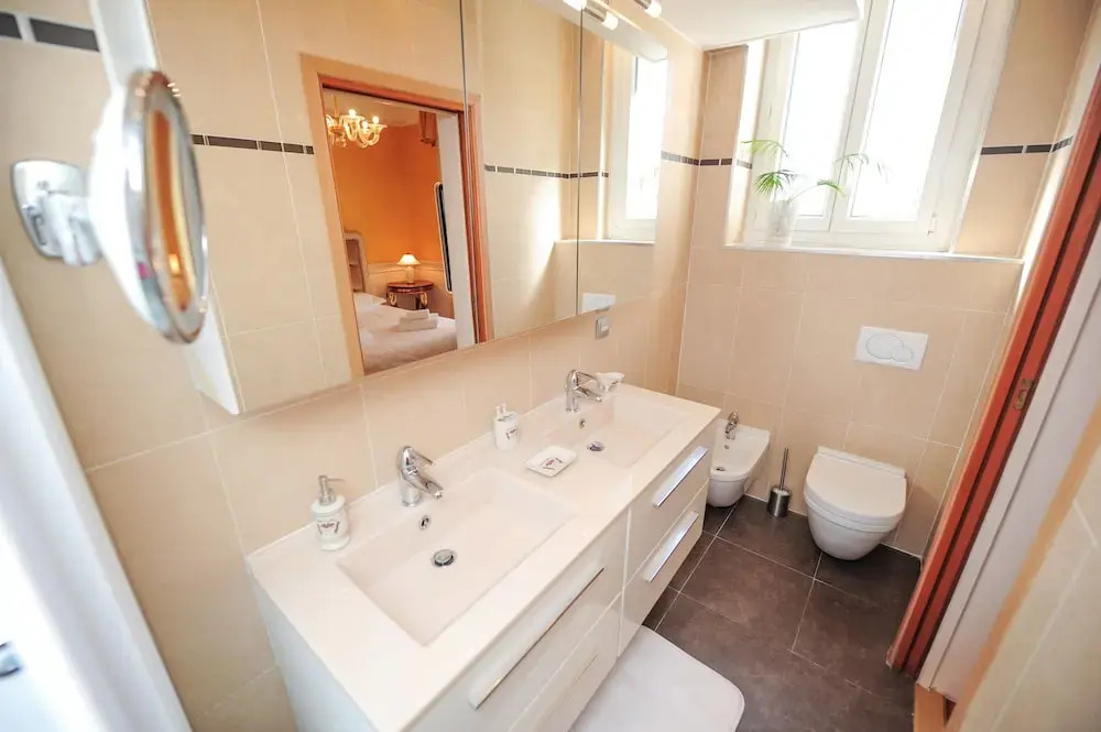 Le Majestic Promenade - Five Stars Holiday House