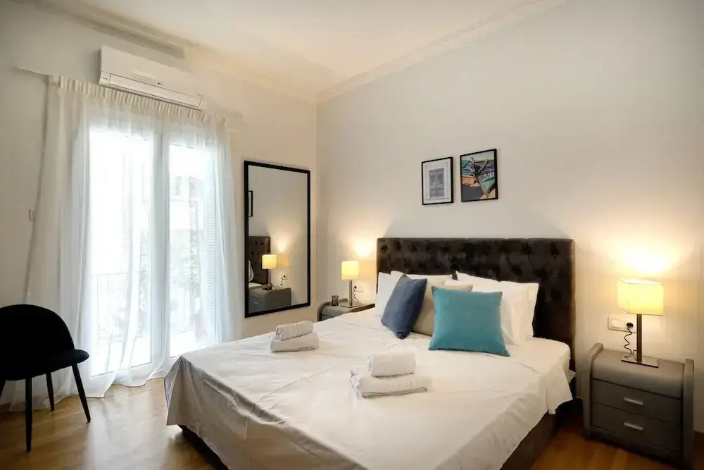 Elegant Big Apartment in Athens With Balcony