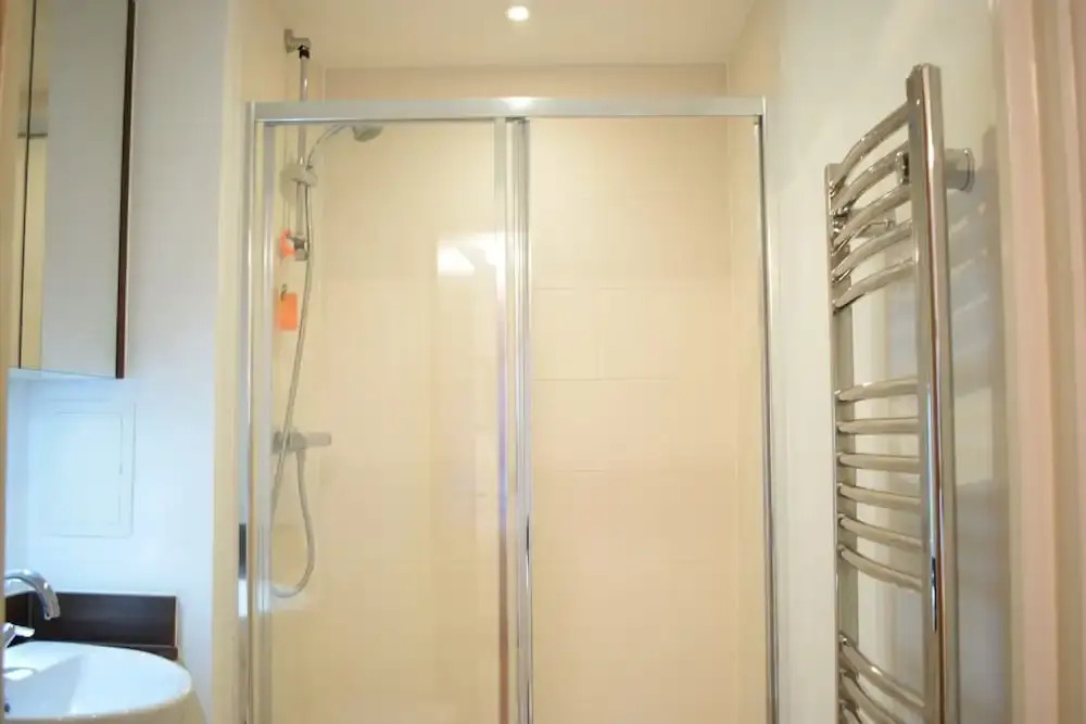 Idyllic 2 Bed Flat with Balcony in Canada Water