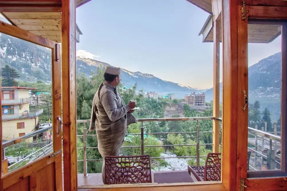 Snow Citys Montana Blues Resort Manali - Heated & Air-Cooled Stay