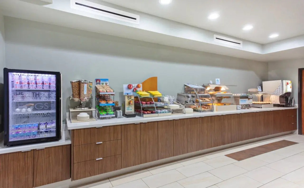 Holiday Inn Express Elk Grove West I-5 by IHG