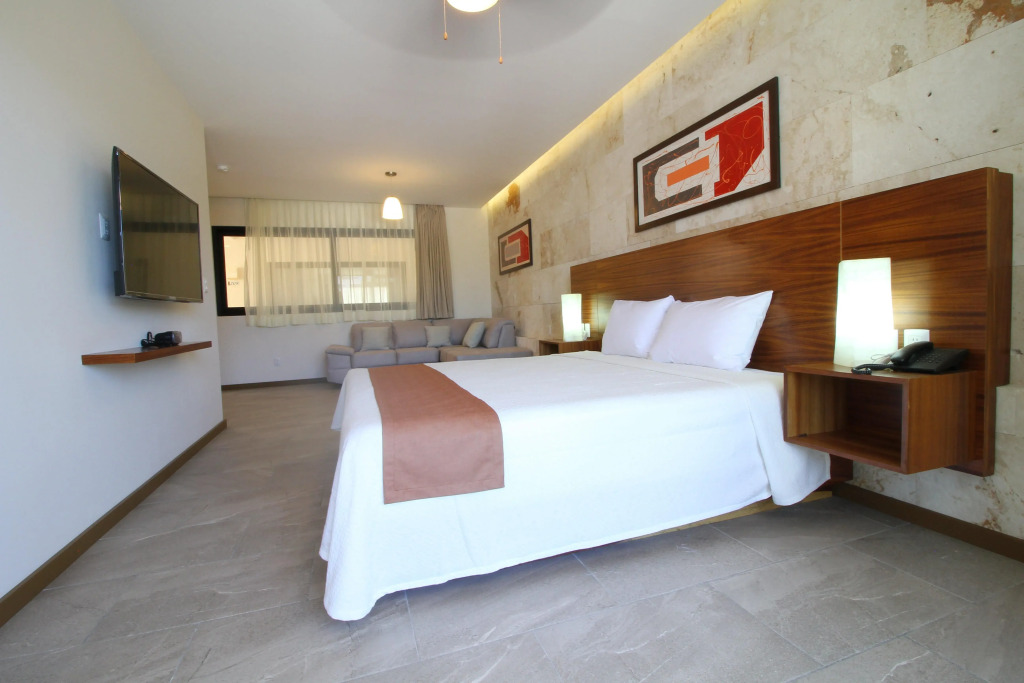 Grand Fifty Suites