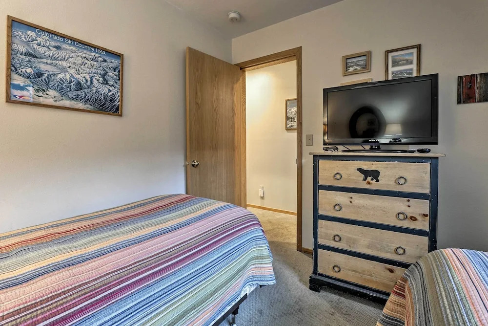 Walk to Main Street: Frisco Townhome w/ Decks