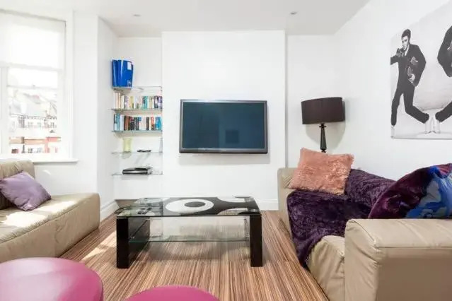 Gorgeous Apartment in Trendy Neighbourhood (Hm3)