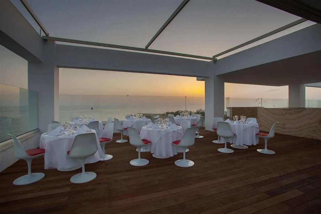 King Evelthon Beach Hotel & Resort