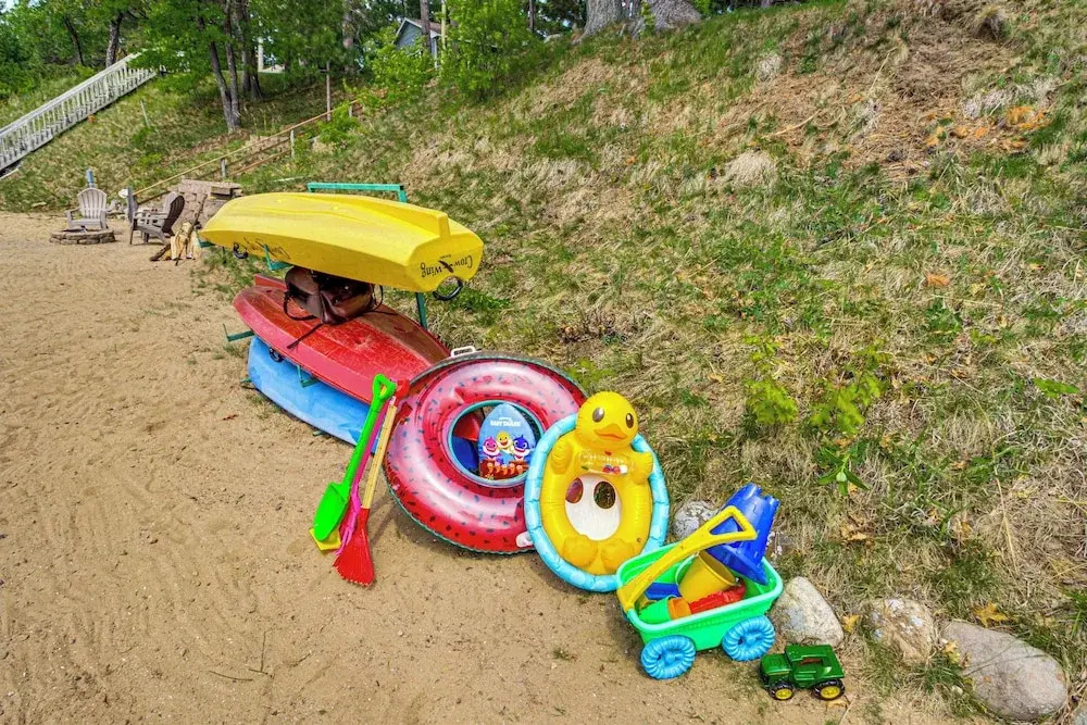 Family Retreat on Cross Lake: Boat, Swim & Relax!