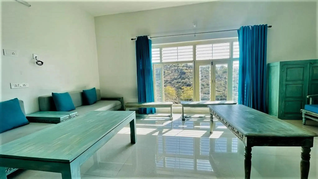 SHIKHAR BUNGLOW - A Stunning Valley View Bungalow in Mount Abu