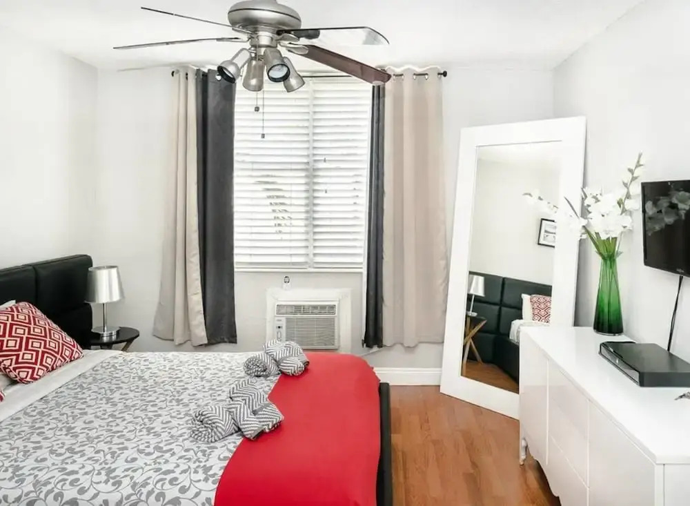 713 Miami Beach Apartments