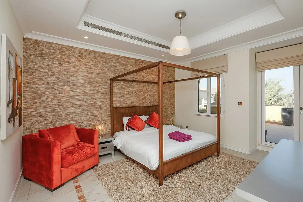 The Palm Jumeirah Villas - Frond N by Kennedy Towers