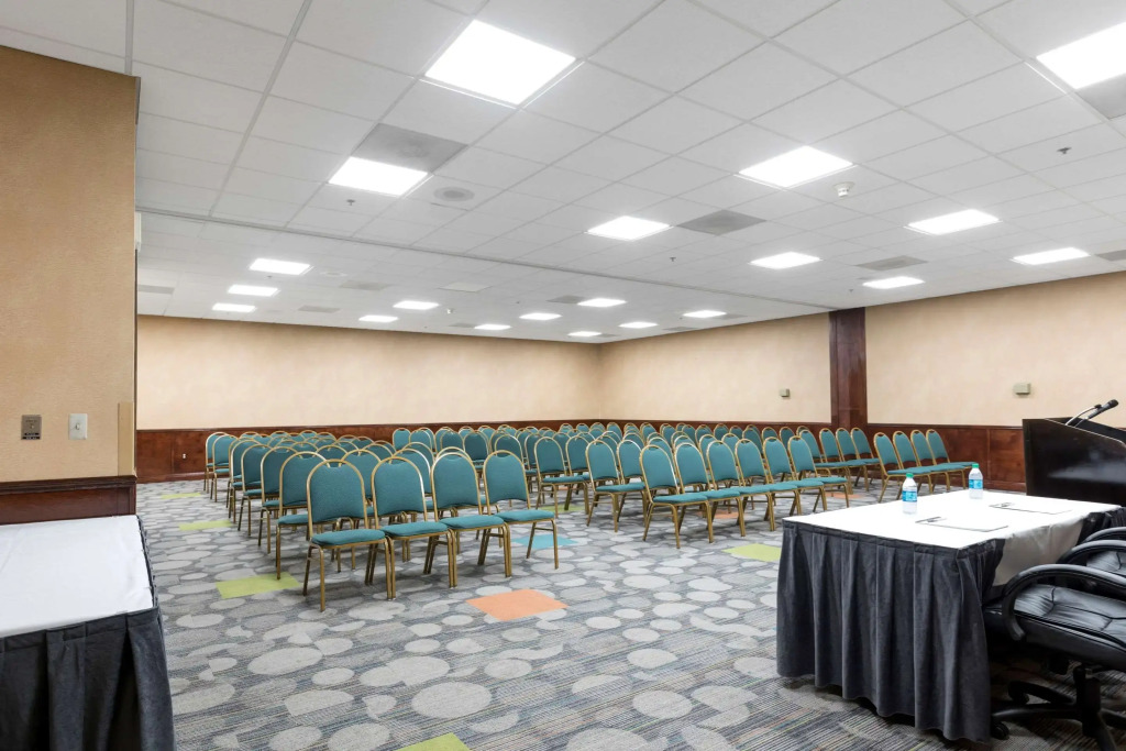 Clarion Hotel Detroit Metro Airport