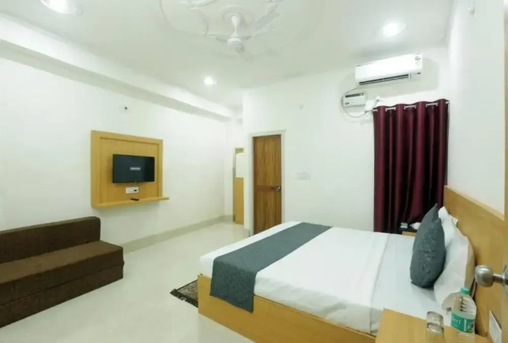 Hotel Dwarkadhish Plaza
