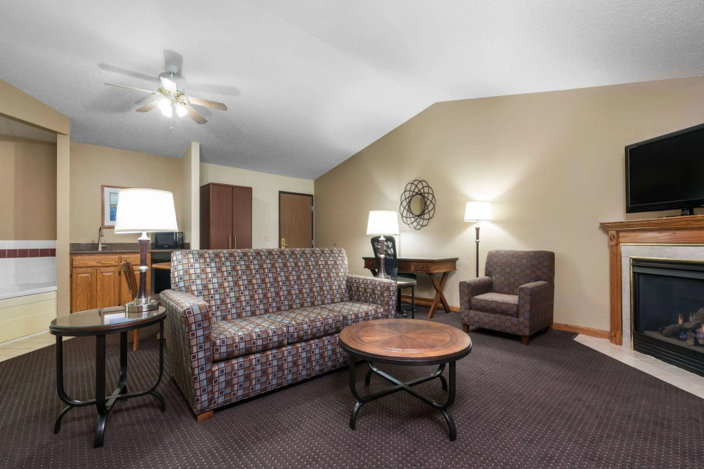 AmericInn by Wyndham Lake City