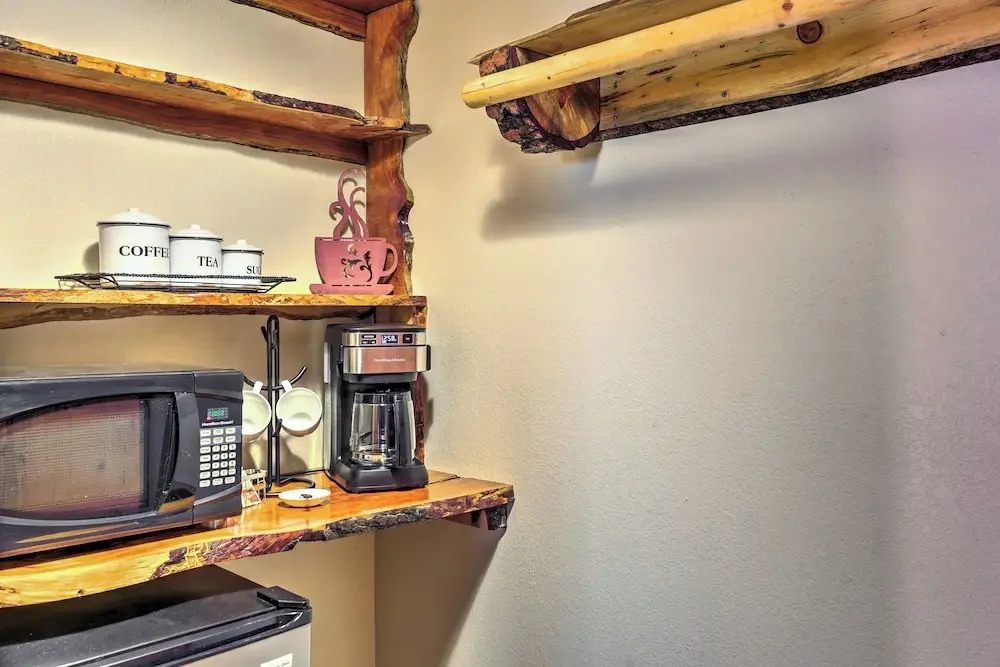 Wooded Retreat w/ Deck: 4 Mi to Downtown Flagstaff