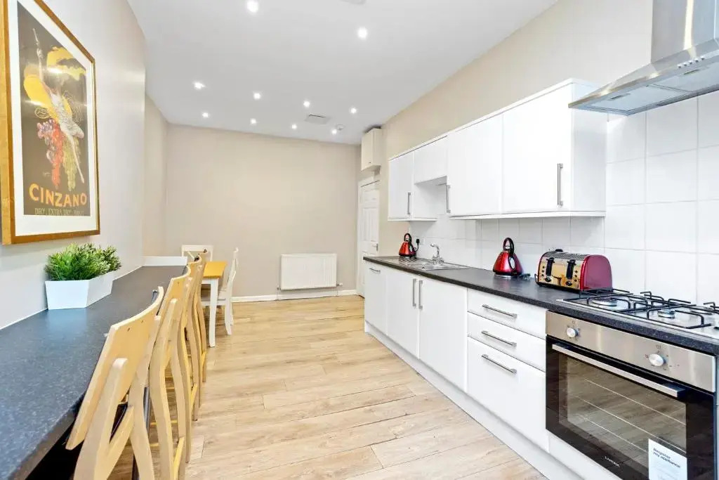 JOIVY Cosy 3bed Family Flat near Leith