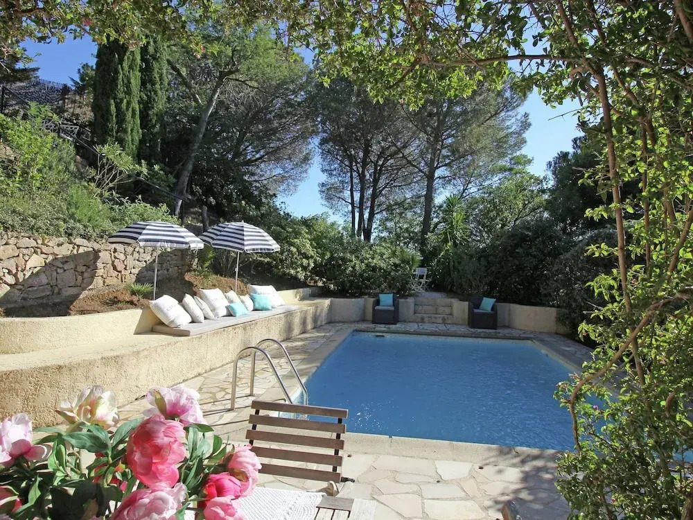 Charming Holiday Home With Private Pool Within Short Distance of Plage de Gigaro