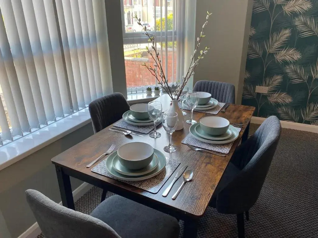 Blackpool Sleepover Apartment 1 Free Parking Sleeps 6