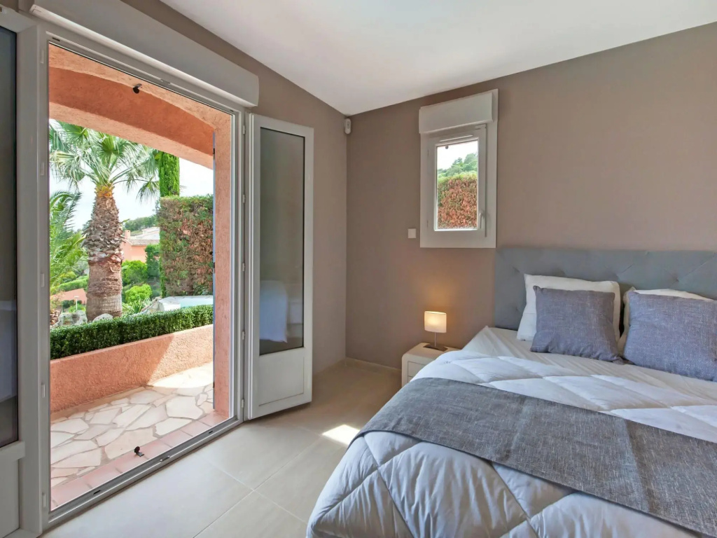 Luxurious Villa in Les Issambres with swimming pool and Sauna