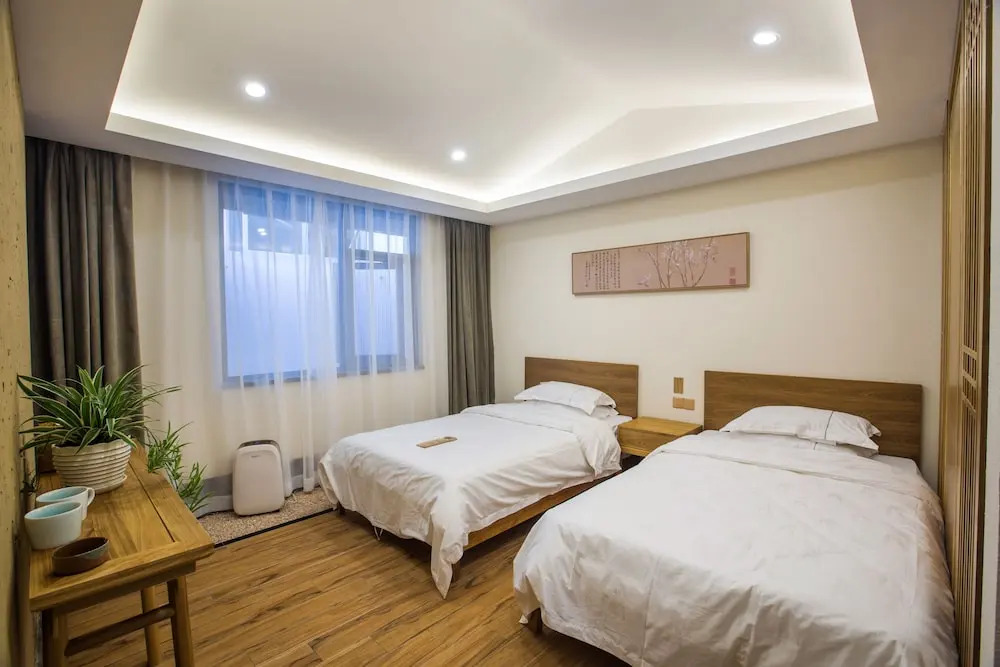 Wuyishan Old Street Hill Lodge