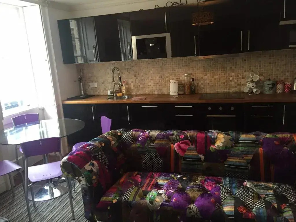 City Centre - Rivers Street, quiet 2 bed ground floor Georgian garden Apartment