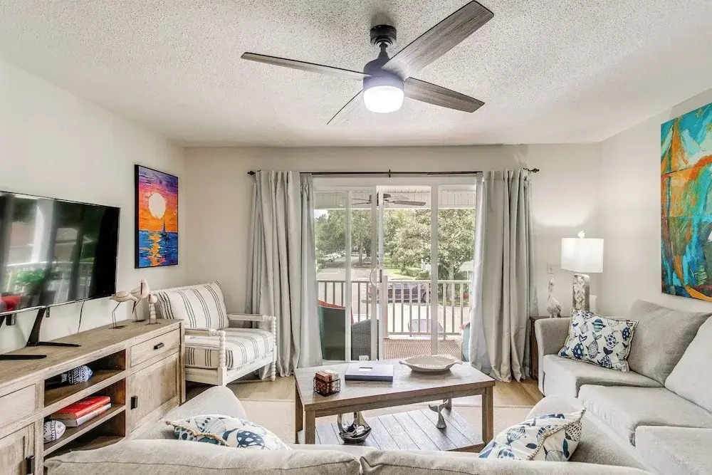 Condo w/ Amazing Amenities: 1 Mi to Beach!